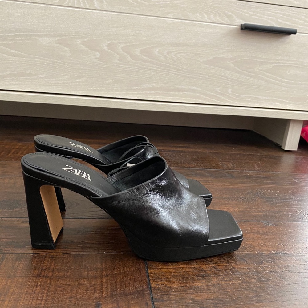 Brand New Zara Black Leather Mule